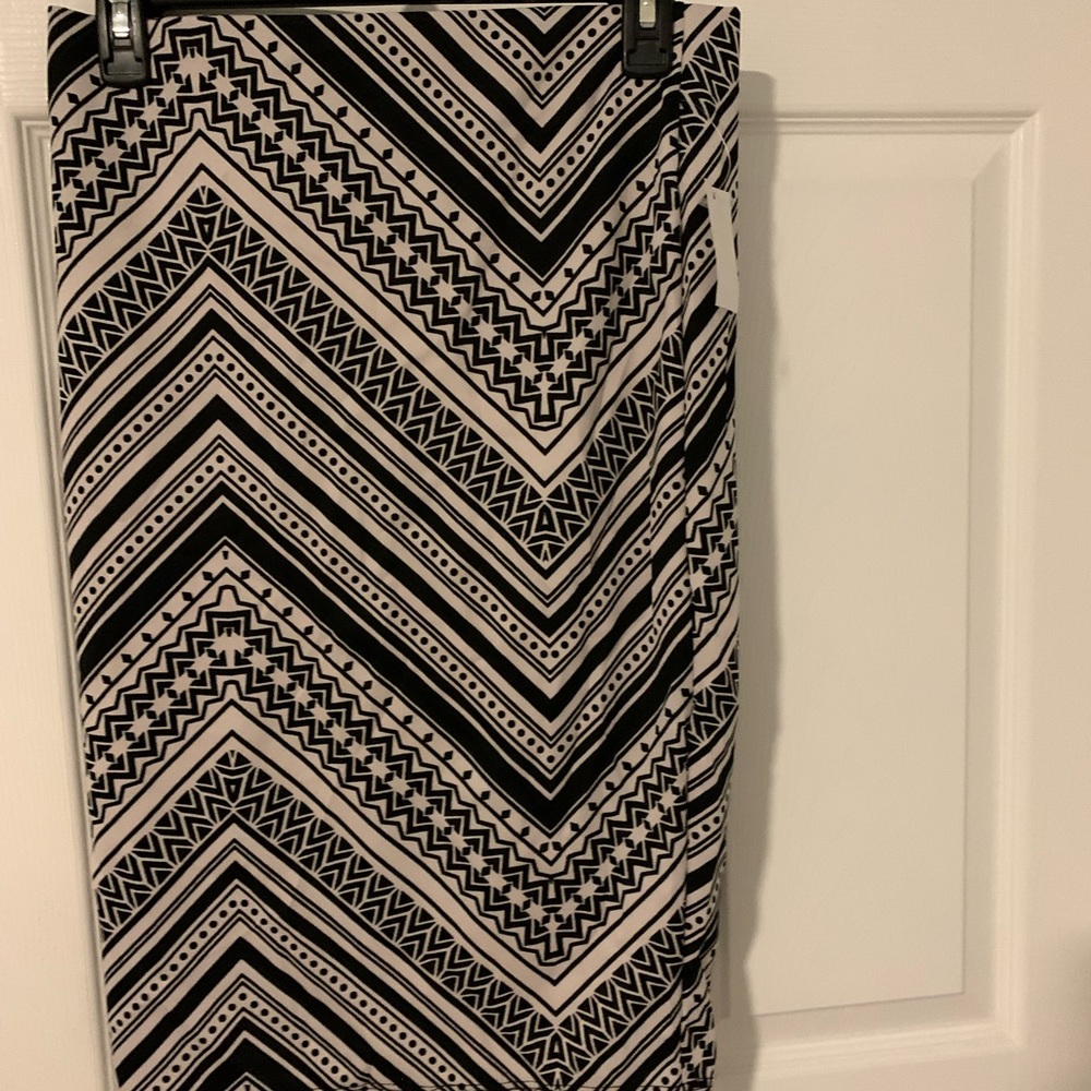 Black and white spandex pencil skirt
